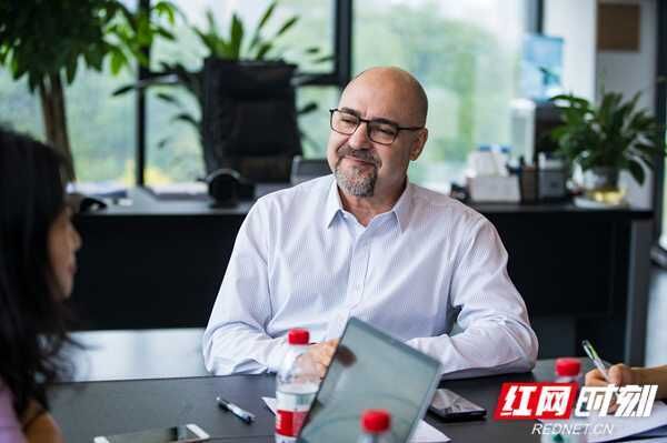 这是一件高尚的事，爱心无国界——巴西人费尔南德湘中扶贫记