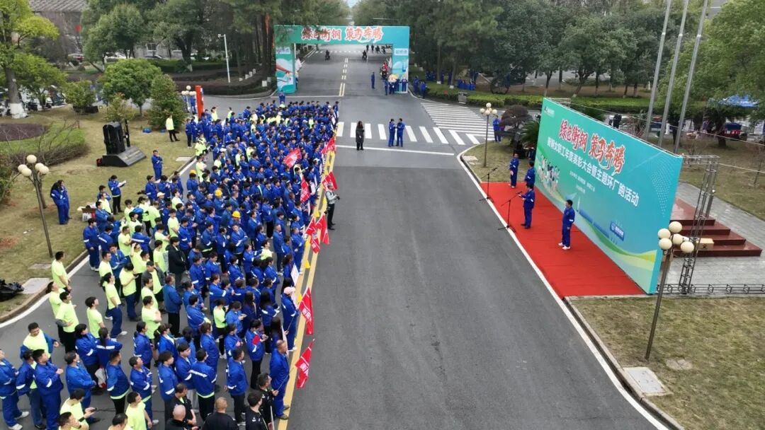 在“绿色衡钢”的风景线中策马奔腾